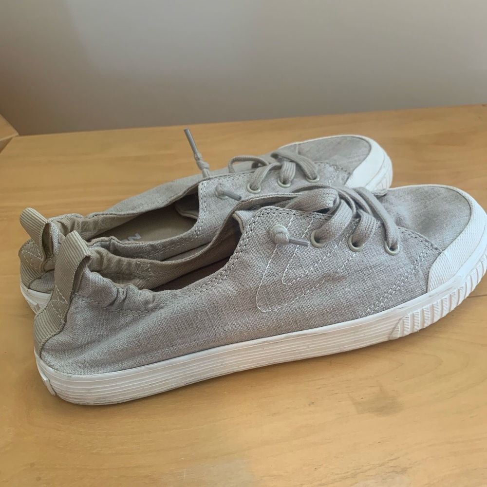 Tretorn slip on sneakers